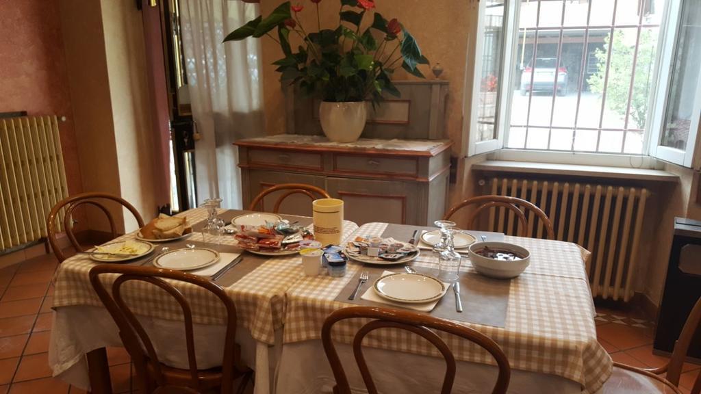 Отель Trattoria Milani Лонато Экстерьер фото