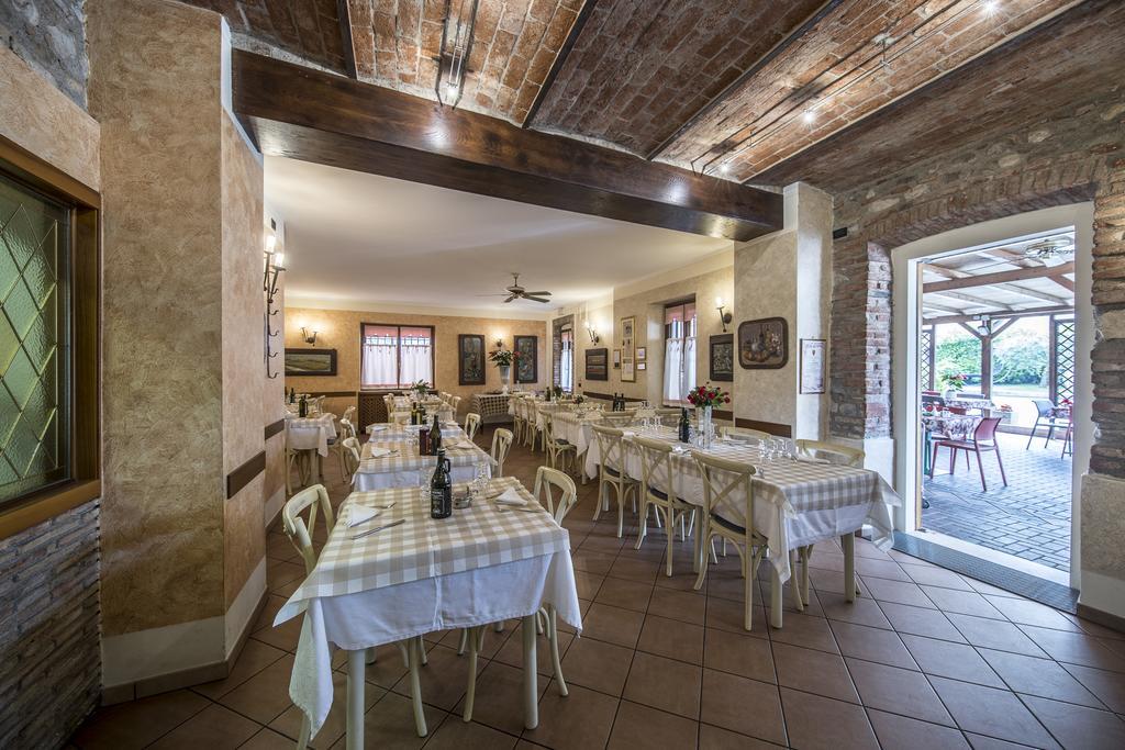 Отель Trattoria Milani Лонато Экстерьер фото